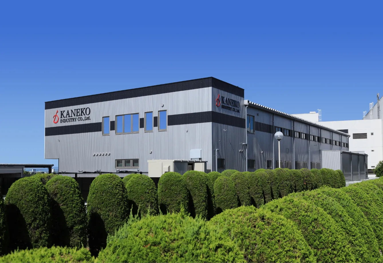 兼子工業の板金加工現場